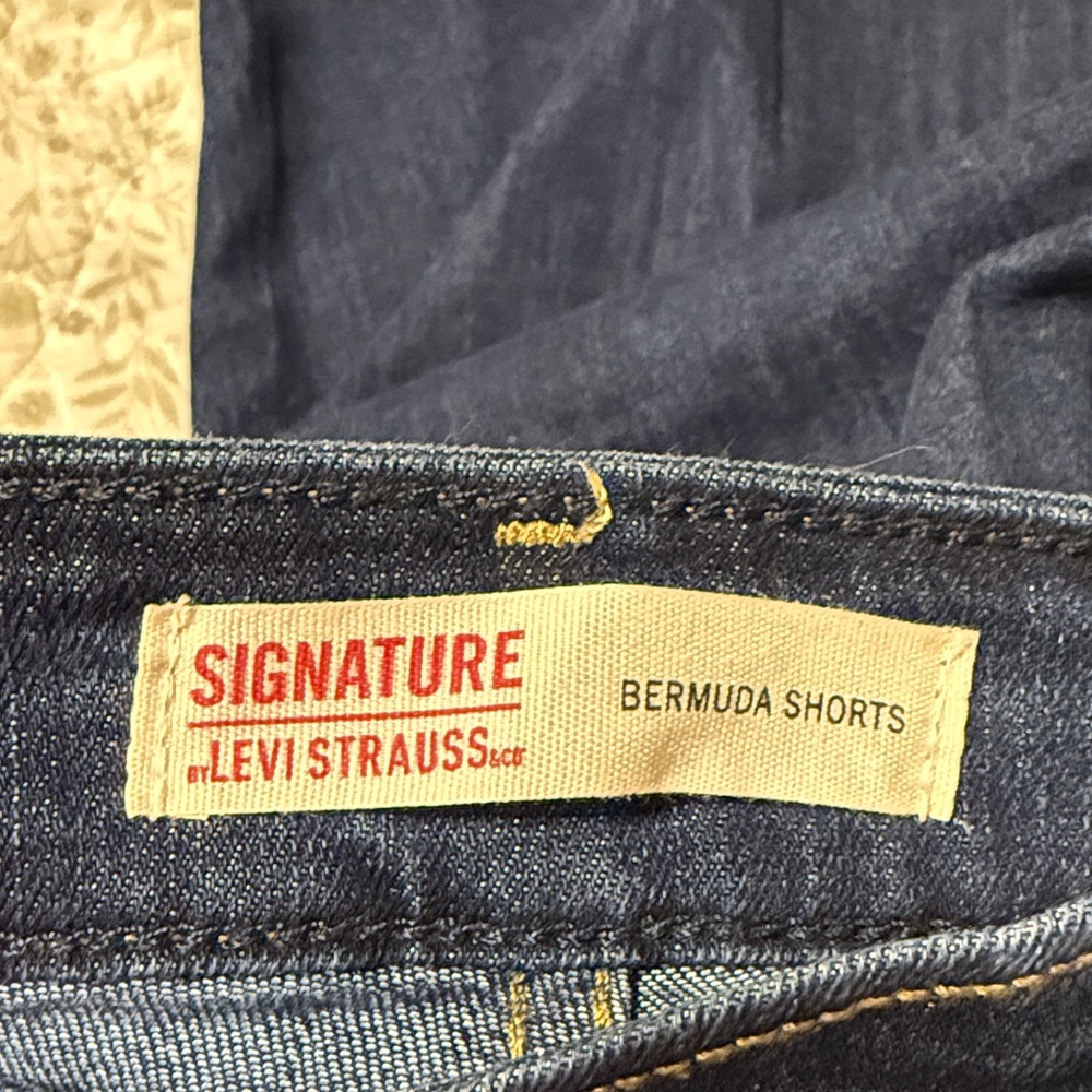 Signature by Levi Strauss Bermuda Jean Shorts - Picture 10 of 10